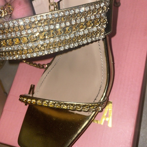 Gold heels - Picture 7 of 11